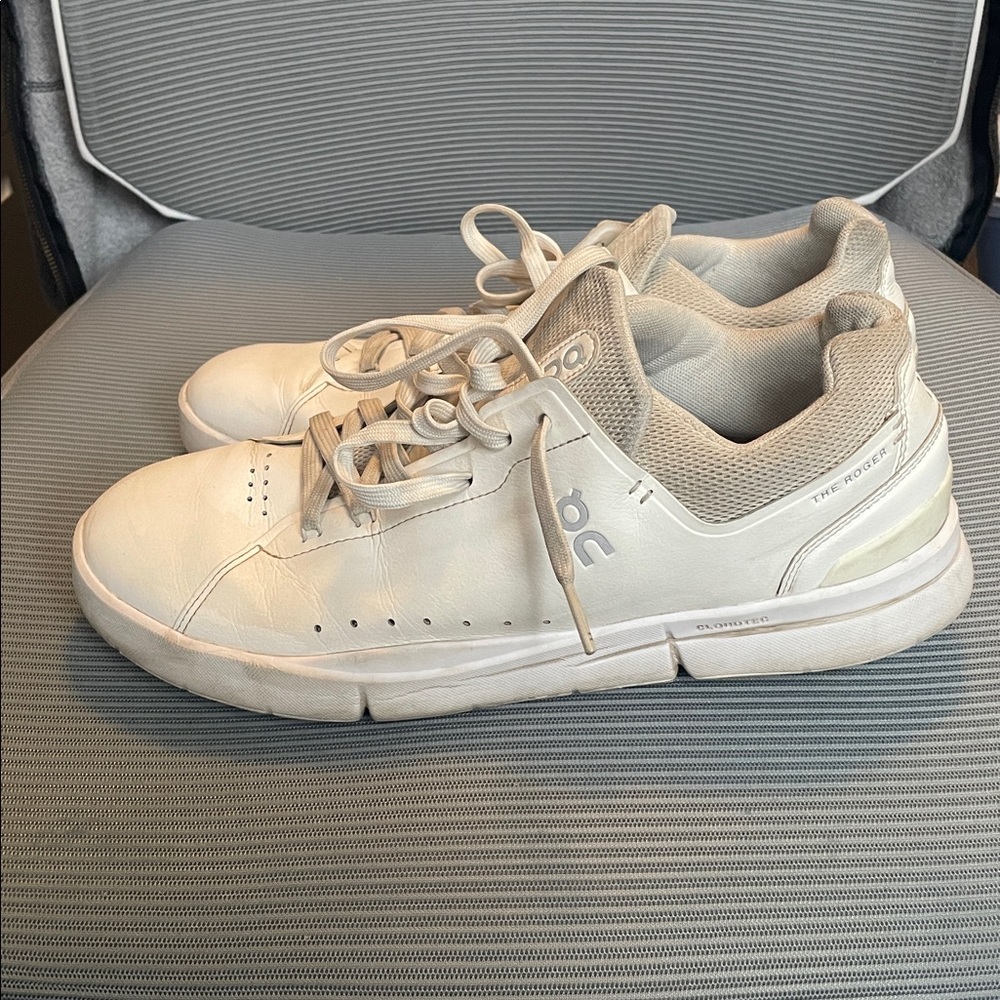 GC On Cloud Running "The Roger Advantage" White Sneaker - Size Men - 10